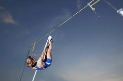 DWG观众热烈欢呼！库里迎来二十赛季出色发挥比赛高潮迭起